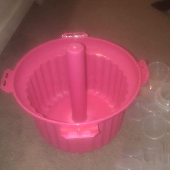 Fox Run Hot Pink Cupcake Holder - Picture 2 of 3